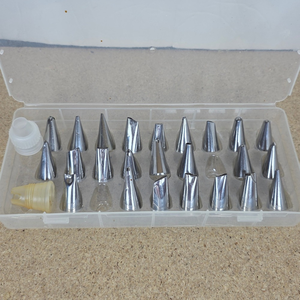 24 Piece Stainless Steel Icing Piping Nozzle Set Decorating Kit with Case